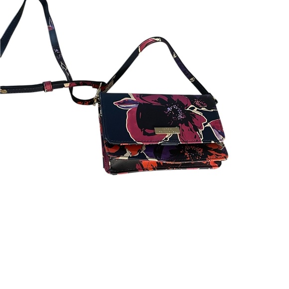 Trina TurkFloral Crossbody Bag NEW - Picture 1 of 6